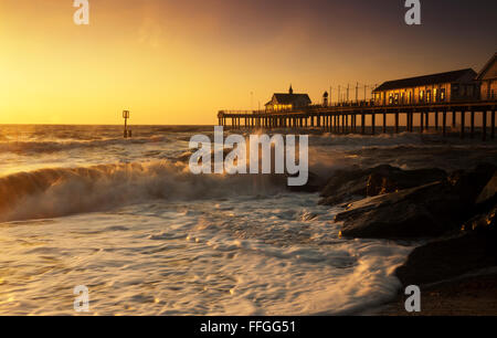 Southwold Pier bei Sonnenaufgang. Stockfoto