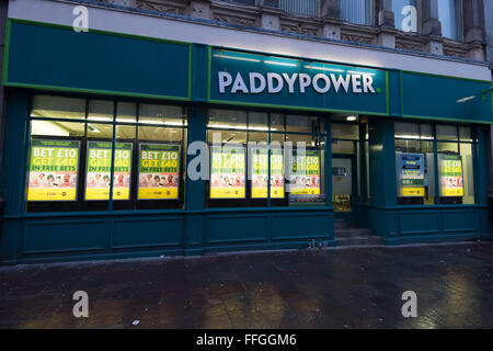 Paddy Power Buchmacher auf St. Mary Street in Cardiff, Südwales. Stockfoto