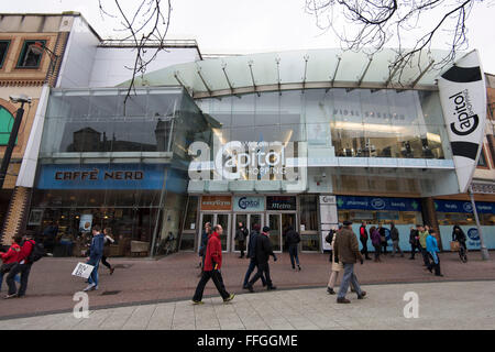 Gesamtansicht der Capitol Einkaufszentrum auf der Queen Street in Cardiff, Südwales. Stockfoto