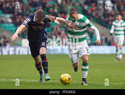 Leigh Griffiths der keltischen und Marcus Fraser Ross County während der keltischen V Ross County Ladbrokes Scottish Premier League match bei Celtic Park in Glasgow am 13. Februar 2016 Stockfoto