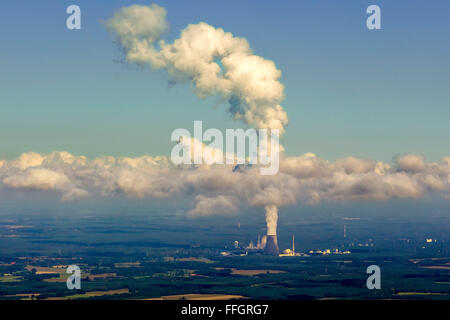 Luftbild, Lingen Atomkraftwerk, Kernkraftwerk Lingen mit Wolken kreuzförmigen, KKW Lingen, Kühlturm, Lingen Stockfoto