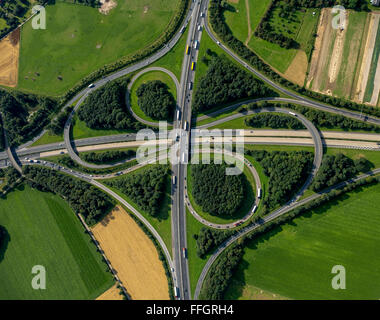 Antenne zu sehen, Autobahnkreuz Mönchengladbach, A61 und A52, Kleeblatt, Straße Verkehr, Mönchengladbach, Niederrhein, Stockfoto