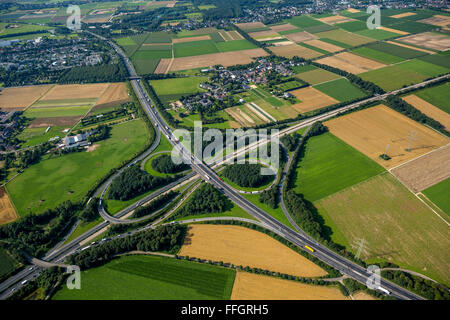 Antenne zu sehen, Autobahnkreuz Mönchengladbach, A61 und A52, Kleeblatt, Straße Verkehr, Mönchengladbach, Niederrhein, Stockfoto