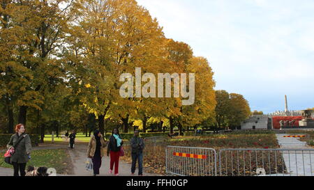 Ein Herbsttag im Vigelandspark in Oslo, Norwegen Stockfoto