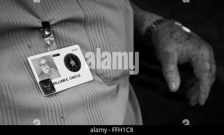 Bill Castle trat der Air Force im Jahr 1950 und diente 23 Jahre als Flugzeug-Waffen-Betreuer. Als ehemaliger Air Force Master Sergeant er wurde ein Bewohner in Washington, D.C. Streitkräfte Retirement Home in den späten 90er Jahren und lebt dort seit mehr als 15 Jahren. Stockfoto