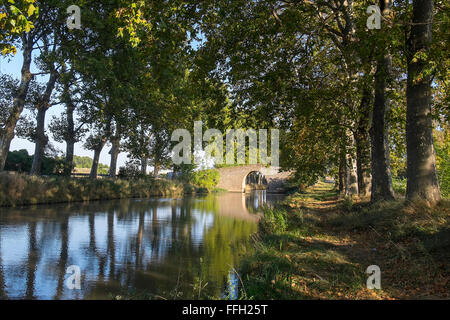 Le Canal du Midi in der Nähe von Narbonne, Frankreich. Stockfoto