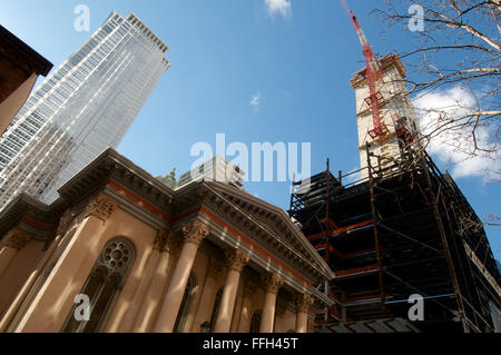 Philadelphia, PA, USA. 13. Feb, erhebt sich 2016view auf der Baustelle und der unmittelbaren Umgebung von Comcast Wissenschafts- und Technologiezentrum als es gegenüber ihrer letzten 59-Geschosshöhe, neben der aktuellen Comcast Wolkenkratzer in Center City Philadelphia, PA. Bildnachweis: Bastiaan Slabbers/Alamy Live-Nachrichten Stockfoto