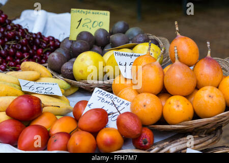 Frische exotische Früchte im Mercado Dos Lavradores. Funchal, Madeira Stockfoto