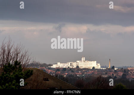 Die weißen Gebäude von St. Helier Krankenhaus und Queen Mary Hospital for Children in London Borough of Sutton Stockfoto