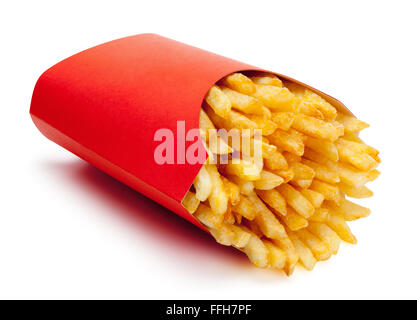 Pommes frites in einem roten Karton auf dem weißen Hintergrund isoliert Schneidepfad enthalten. Stockfoto