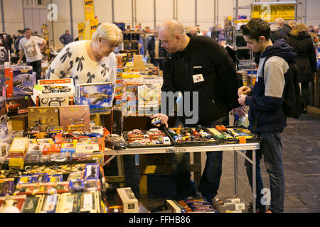 Birmingham, Vereinigtes Königreich. 14. Februar 2016. Sammler Spielwarenmesse wo Menschen Antike und neue Sammlerstücke Spielzeug kaufen können. Bildnachweis: Steven Reh/Alamy Live News Stockfoto