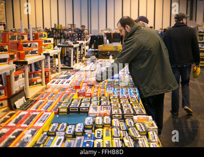 Birmingham, Vereinigtes Königreich. 14. Februar 2016. Sammler Spielwarenmesse wo Menschen Antike und neue Sammlerstücke Spielzeug kaufen können. Bildnachweis: Steven Reh/Alamy Live News Stockfoto