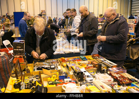 Birmingham, Vereinigtes Königreich. 14. Februar 2016. Sammler Spielwarenmesse wo Menschen Antike und neue Sammlerstücke Spielzeug kaufen können. Bildnachweis: Steven Reh/Alamy Live News Stockfoto