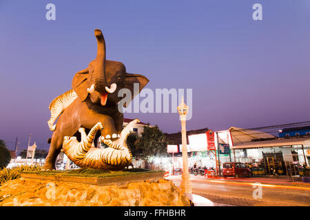 Elefant Tiger Statue, Kampong Thom Stockfoto