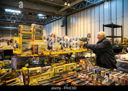 Birmingham, Vereinigtes Königreich. 14. Februar 2016. Sammler Spielwarenmesse wo Menschen Antike und neue Sammlerstücke Spielzeug kaufen können. Bildnachweis: Steven Reh/Alamy Live News Stockfoto