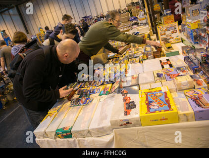 Birmingham, Vereinigtes Königreich. 14. Februar 2016. Sammler Spielwarenmesse wo Menschen Antike und neue Sammlerstücke Spielzeug kaufen können. Bildnachweis: Steven Reh/Alamy Live News Stockfoto