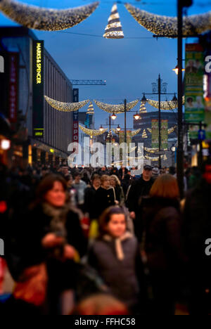 Weihnachts-shopping in Newcastle / Northumberland Street Stockfoto