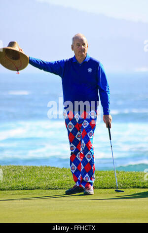 Bill Murray spielt Golf während der AT&T pro PGA Golf Tour-Event in Pebble Beach auf den Klippen an den Pazifischen Ozean Stockfoto