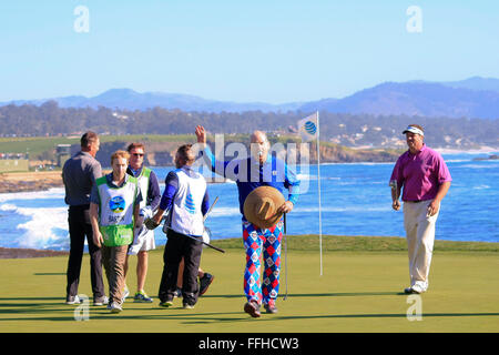 Bill Murray spielt Golf während der AT&T pro PGA Golf Tour-Event in Pebble Beach auf den Klippen an den Pazifischen Ozean Stockfoto