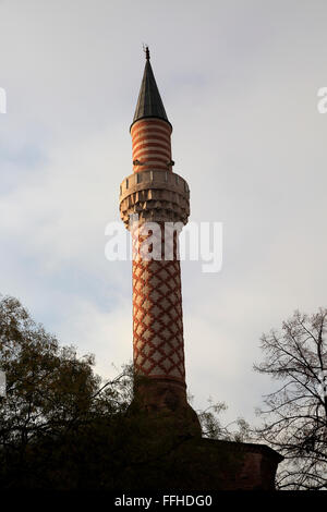 Minarett der Moschee im Stadtzentrum von Plovdiv, Bulgarien, Osteuropa Stockfoto