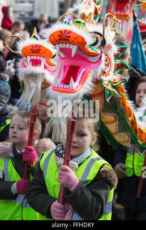 London, UK. 14. Februar 2016. Londoner und der chinesischen Gemeinschaft feiern das Jahr des Affen (Monkey King) mit einer traditionellen bunten Parade. Bildnachweis: Lebendige Bilder/Alamy Live-Nachrichten Stockfoto