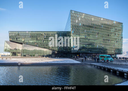 Außenansicht des Konzertsaals Harpa in Reykjavik Stockfoto