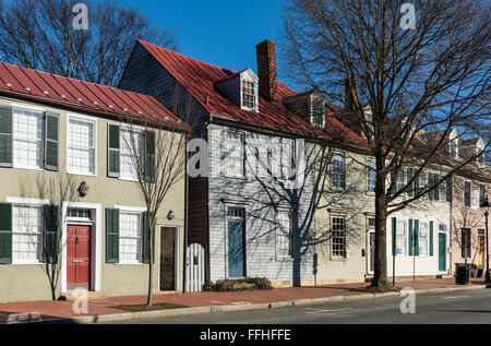 Bunten Häuser entlang der historischen Caroline Street im alten Stadt Fredericksburg, Virginia, USA Stockfoto