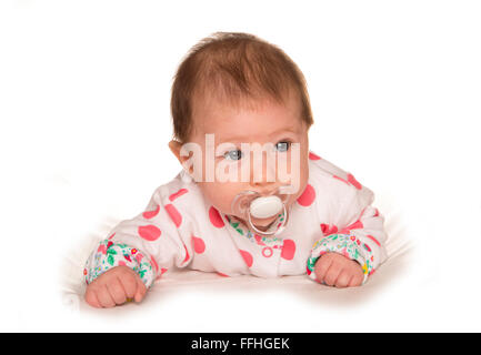 3 Monate altes Baby mit einem Dummy-Ausschnitt Stockfoto