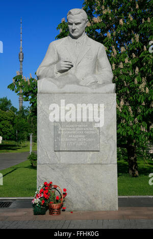 Denkmal für die sowjetischen ukrainischen Ingenieur Valentin Petrovich Glushko (1908-1989) in Moskau, Russland Stockfoto