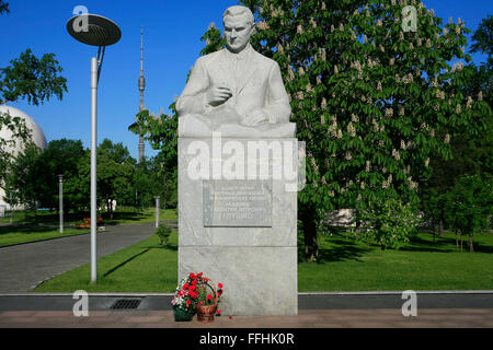 Denkmal für die sowjetischen ukrainischen Ingenieur Valentin Petrovich Glushko (1908-1989) in Moskau, Russland Stockfoto