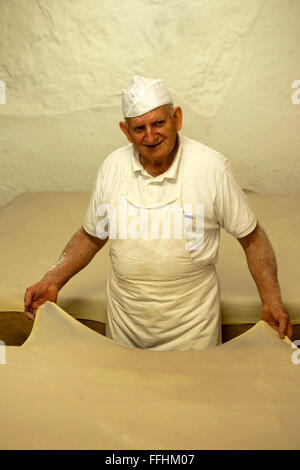 Griechenland, Kreta, Rethymnon, Baklava Und wickele Bäcker Giorgos Hatziparaskos, Odos Bernardou 30 Stockfoto