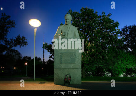 Denkmal für die sowjetischen ukrainischen Ingenieur Valentin Petrovich Glushko (1908-1989) in Moskau, Russland Stockfoto