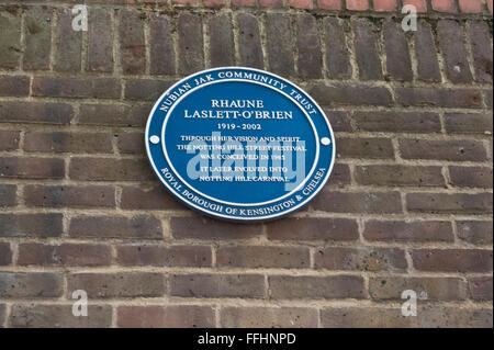 Eine blaue Gedenktafel für Rhaune Laslett O'Brien (15. April 1919-28 April 2) auf dem Display an einer Wand in London, UK. Stockfoto