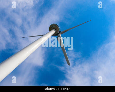 'Eye of the Wind' Windturbine mit hohen Level Anzeige Pod an der Spitze der Grouse Mountain, Vancouver, BC, Kanada Stockfoto