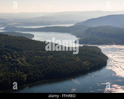 Blick von Süden auf Sansum Narrows von Baynes Peak auf dem Gipfel des Mount Maxwell, Salt Spring Island, BC, Kanada Stockfoto