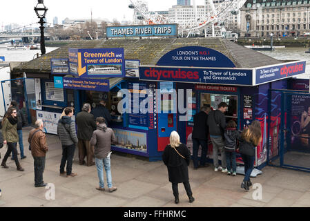 Themse Vergnügen Boote Tickets Büros am Westminster Pier, London, Vereinigtes Königreich. Stockfoto