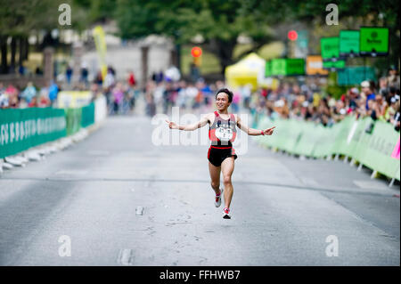 Austin, Texas, USA. 14. Februar 2016. Yuki Kojina #02 findet 2. an der Austin Marathon Männer Abteilung 02:30:06. Bildnachweis: Cal Sport Media/Alamy Live-Nachrichten Stockfoto