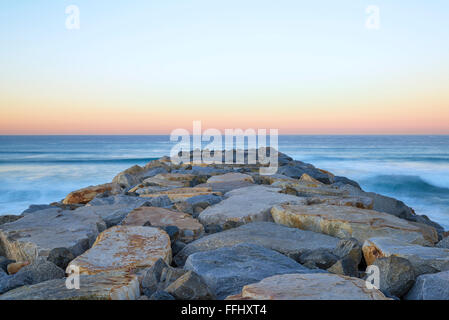 Rock Steg am Ponto Strand. Carlsbad, Kalifornien, USA. Stockfoto