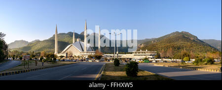 Panoramablick über Shah Faisal-Moschee, die in der Nähe der traditionelle Hügel in Islamabad, Pakistan. Stockfoto