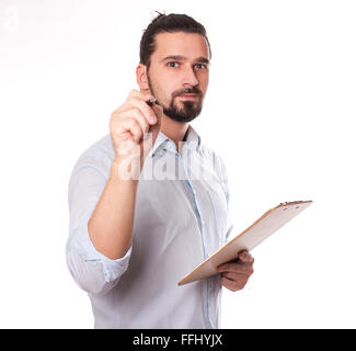 Geschäftsmann schreiben auf einem Klemmbrett, isoliert. Junger Mann mit Haar Bun. Stock Bild Stockfoto