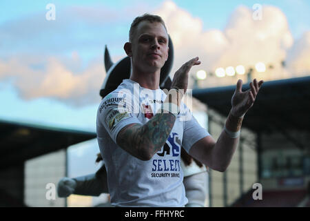 Wählen Sie Sicherheit Stadion, Widnes, UK 14. Februar 2016. Widnes Wikinger V Leeds Rhinos. Erste Programm Super League Runde 2 Kevin Brown von Widnes Viking feiert den Sieg über Leeds Rhinos Credit: Stephen Gaunt/Touchlinepics.com/Alamy Live News Stockfoto