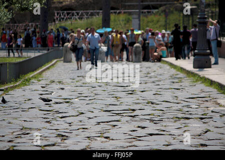 Kopfsteinpflaster im Colosseo Bezirk (Rom) Stockfoto