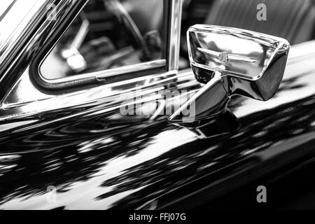 Detaillierte monochrome Bilder von großartig restaurierten Oldtimer. Stockfoto