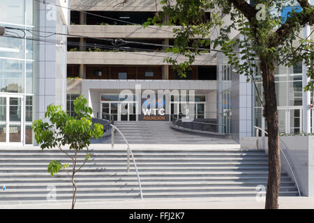 Asuncion, Paraguay. 14th. Februar 2016. Das World Trade Center (WTC) Asunción, ein Business-Komplex, wird an diesem sonnigen Tag in Asuncion, Paraguay, gesehen. Quelle: Andre M. Chang/Alamy Live News Stockfoto