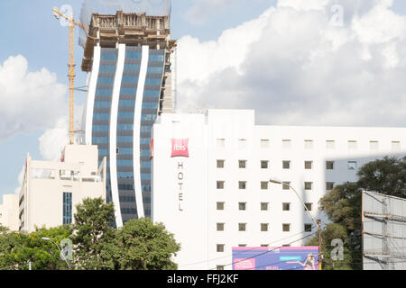 Asuncion, Paraguay. Februar 2016. Das Hotel Ibis Asuncion ist an diesem sonnigen Tag in Asuncion, Paraguay, zu sehen. Quelle: Andre M. Chang/Alamy Live News Stockfoto