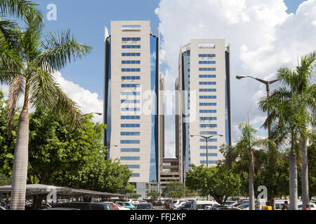 Asuncion, Paraguay. 14th. Februar 2016. Das World Trade Center (WTC) Asunción, ein Business-Komplex, wird an diesem sonnigen Tag in Asuncion, Paraguay, gesehen. Quelle: Andre M. Chang/Alamy Live News Stockfoto