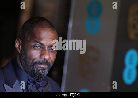 London, UK. 14. Februar besucht 2016.Actor Idris Elba (Beast of Nations) die EE British Academy of Film and Television Arts (BAFTA) am Royal Opera House in London. Bildnachweis: David Mbiyu/Alamy Live-Nachrichten Stockfoto