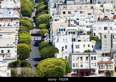 SAN FRANCISCO, USA - APRIL 07: Lombard Street auf dem Russian Hill am 7. April 2014 in San Francisco (USA) Stockfoto