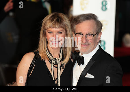 London, UK. 14. Februar 2016. Kate Capshaw und Steven Spielberg besuchen EE Bafta British Academy Film Awards am Royal Stockfoto