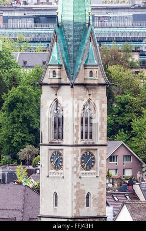 Historische Kirche Glockenturm Zürich Schweiz Stockfoto
